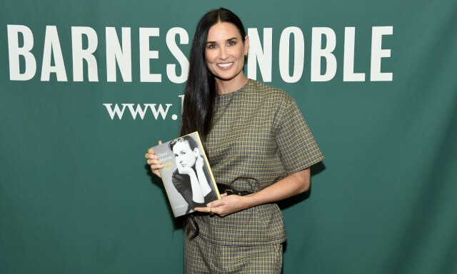 VISTE BOKA: Demi Moore viste fram selvbiografien sin under en boksignering i New York nylig. Foto: NTB Scanpix VISTE BOKA: Demi Moore viste fram selvbiografien sin under en boksignering i New York nylig. Foto: NTB Scanpix